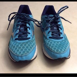 Mizuno Ladies Wave Rider Size: US 6 M  UK 3.5  Euro 36 Style:  J1GD150304